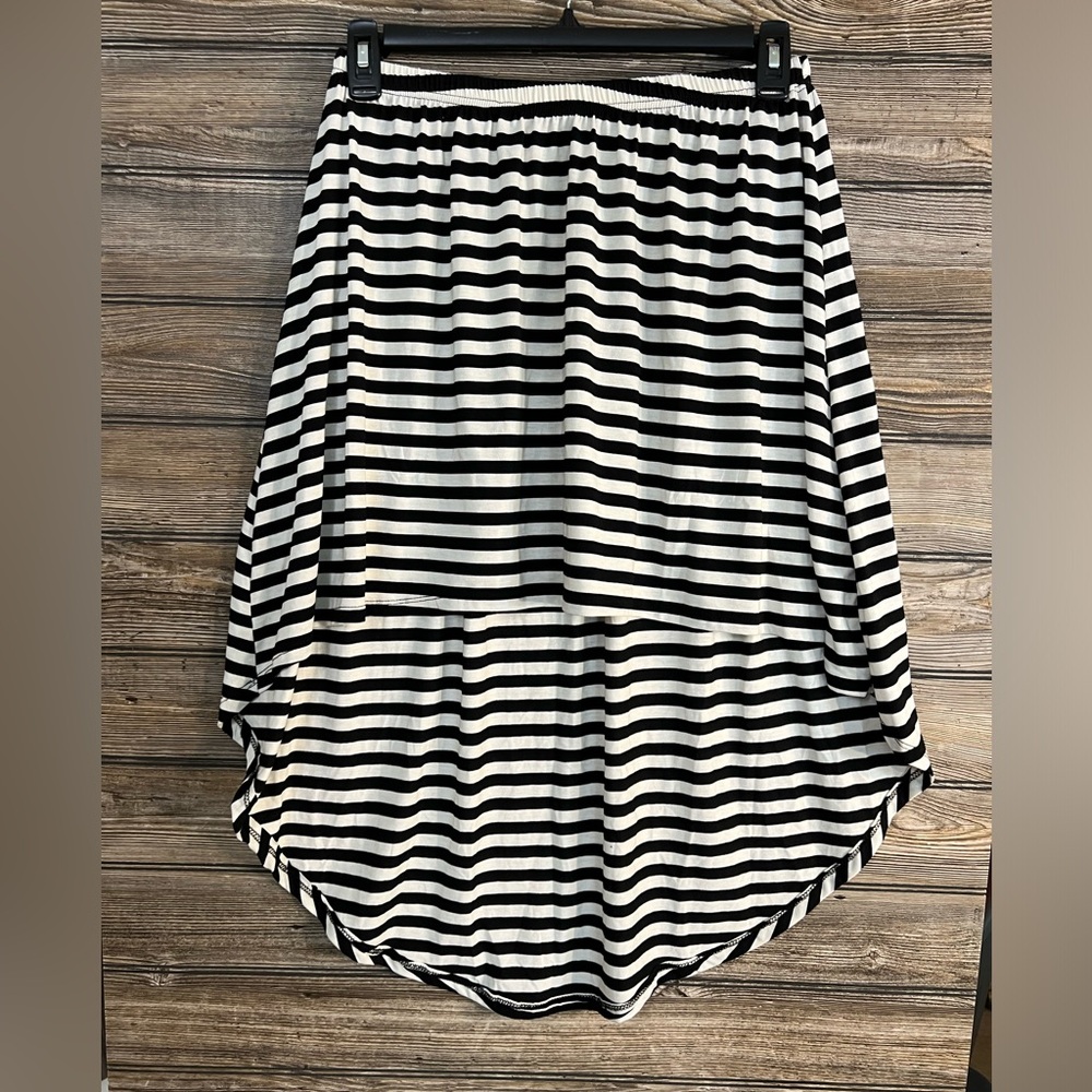 Poof woman’s high low skirt size large